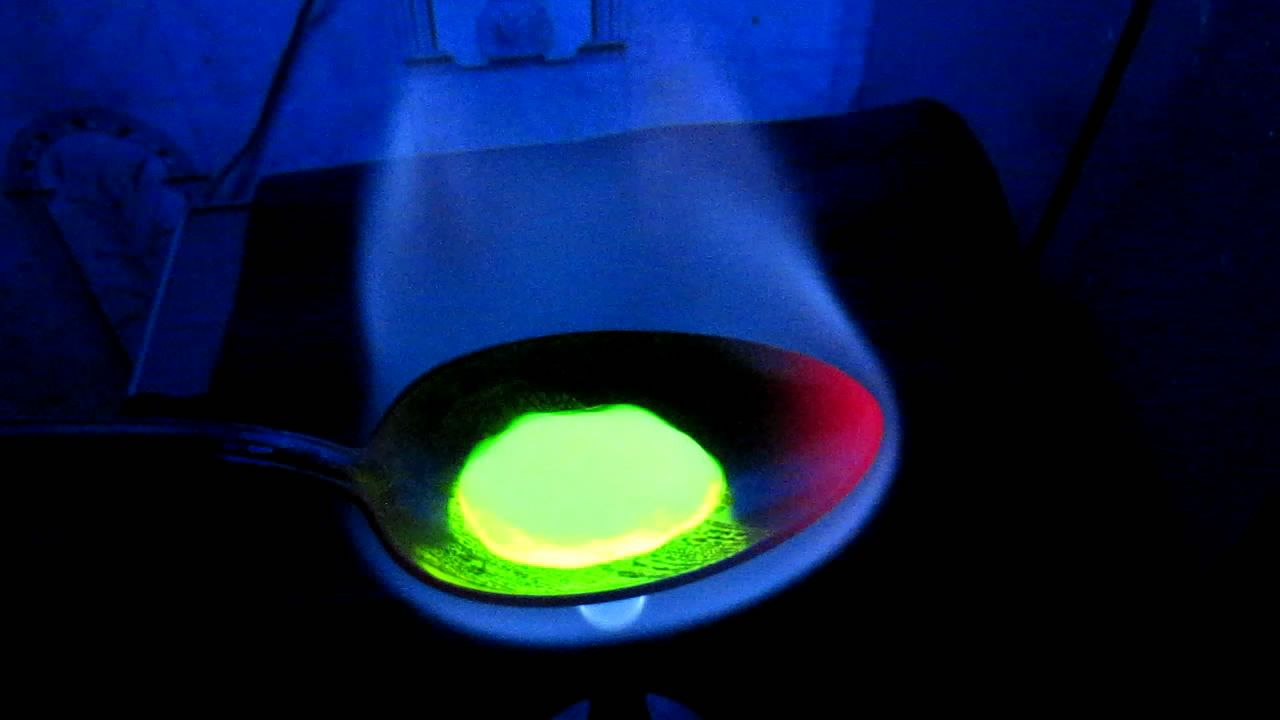 Leidenfrost Effect (Water with Fluorescein). Эффект Лейденфроста (вода с флуоресцеином)